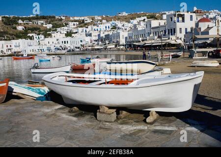 Boot am Dock, Mykonos, Kykladen Inseln, Griechenland Stockfoto