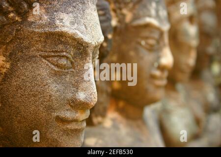 Nahaufnahme von Skulpturen in einer Reihe, Angkor Wat, Siem Reap, Kambodscha Stockfoto