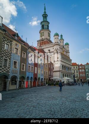 Posen Polen Mai 10 2019 Bunte Mietshäuser und Stadt Halle am Marktplatz Stockfoto