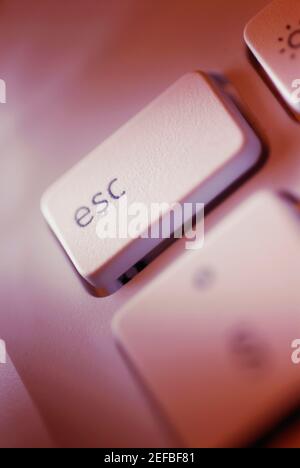 Nahaufnahme der Escape-Taste auf einer Computertastatur Stockfoto