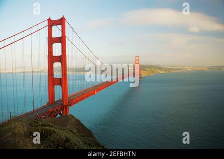 Luftaufnahme des Verkehrs auf einer Brücke, Golden Gate Bridge, San Francisco, Kalifornien, USA Stockfoto