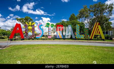 Caboolture, Queensland, Australien - großes buntes Australien-Schild vor dem historischen Dorfmuseum Stockfoto