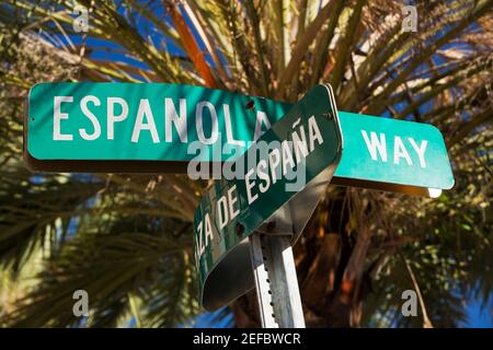 Low-Angle-Ansicht einer Informationafel, Miami, Florida, USA Stockfoto