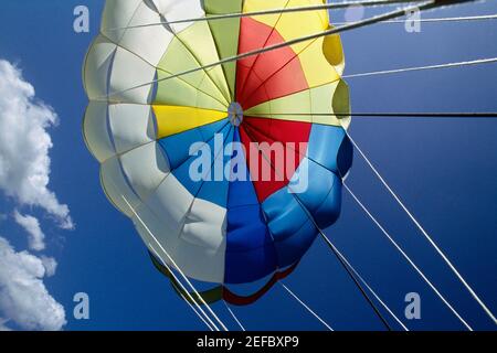 Blick auf die Baldachin eines Parasails, Negril Beach, Jamaika Stockfoto