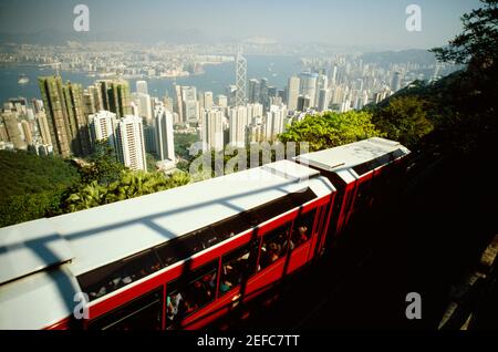 Hochwinkelansicht einer Seilbahn, Victoria Peak, Hong Kong, China Stockfoto