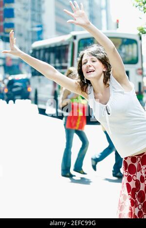 Junge Frau ein Taxi Stockfoto