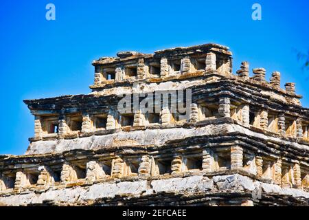 Low Angle View einer Pyramide, Pyramide der Nischen, El Tajin, Veracruz, Mexiko Stockfoto