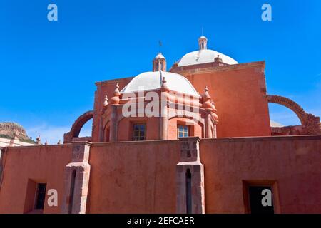 Niedrige Ansicht einer Kirche, Ex Templo De San Agustin, Zacatecas, Mexiko Stockfoto