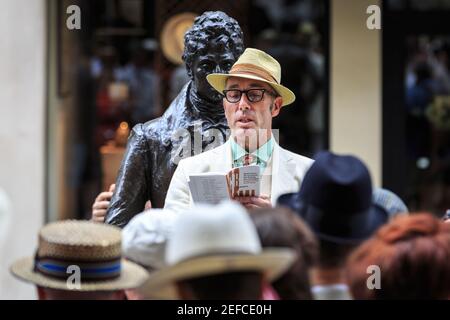 Gustav Temple (m), Organisator und Redakteur 'The CHAP', bei 'The Grand Flaneur' Walk, Mayfair, London, Großbritannien Stockfoto