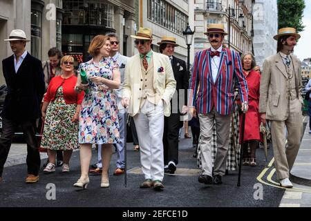 Dapper British Chaps and Chapettes at ' The Grand Flaneur' CHAP Walk, Mayfair, London, UK Stockfoto