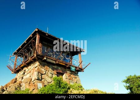 Niedriger Winkel Blick auf einen Aussichtspunkt auf einem Berg, Mt. Tamalpais State Park, Kalifornien, USA Stockfoto