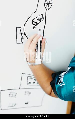 Nahaufnahme einer personŽs Hand, die eine Skizze zeichnet Stockfoto