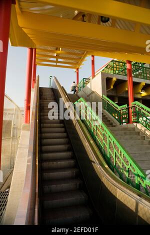 Flachwinkelansicht einer Treppe, China Town, Los Angeles, Kalifornien, USA Stockfoto