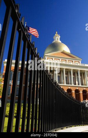 Low-Angle-Ansicht eines Gebäudes, Massachusetts State Capitol, Boston, Massachusetts, USA Stockfoto