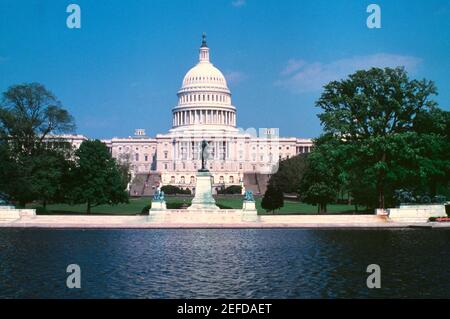 Statue vor einem Gebäude, Capitol Building, Washington DC, USA Stockfoto