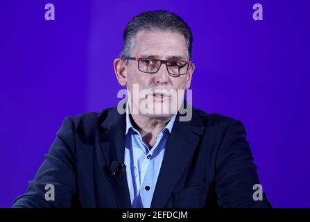 Köln, Deutschland. Februar 2021, 17th. Martin Hennig, Vorsitzender des Ford Betriebsrats, spricht auf einer Pressekonferenz im Ford Werk. Der Automobilhersteller Ford will in Köln sein erstes vollelektrisches Kleinauto der Welt bauen. Quelle: Oliver Berg/dpa/Alamy Live News Stockfoto