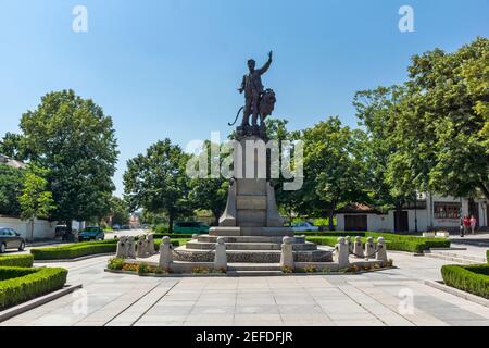 KARLOVO, BULGARIEN - 3. AUGUST 2014: Denkmal des bulgarischen Revolutionärs und Nationalhelden Vasil Levski in der Stadt Karlovo, Region Plovdiv, Bulgarien Stockfoto