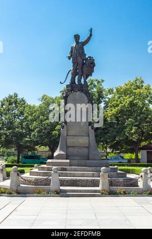 KARLOVO, BULGARIEN - 3. AUGUST 2014: Denkmal des bulgarischen Revolutionärs und Nationalhelden Vasil Levski in der Stadt Karlovo, Region Plovdiv, Bulgarien Stockfoto