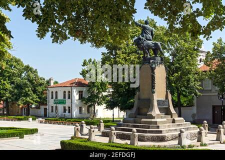 KARLOVO, BULGARIEN - 3. AUGUST 2014: Denkmal des bulgarischen Revolutionärs und Nationalhelden Vasil Levski in der Stadt Karlovo, Region Plovdiv, Bulgarien Stockfoto