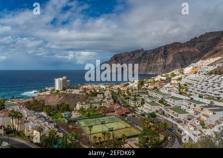 Puerto de Santiago, Blick auf die Stadt mit Gebäuden, Teneriffa, Kanarische Inseln, Spanien Stockfoto