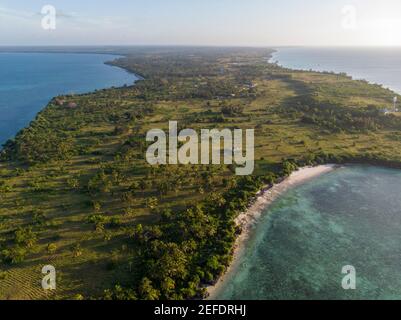 Luftaufnahme auf Ras Kigomasha Halbinsel. Der nördliche Teil der Insel Pemba, Sansibar, Tansania. Afrika Stockfoto
