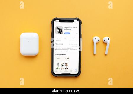 Moskau, Russland - 17. Februar 2021: Clubhouse Drop in Audio-Chat-Anwendung Ansicht im appstore Stockfoto