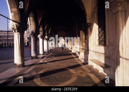 Säulen eines Palastes, Dogenpalast, Venedig, Venetien, Italien Stockfoto