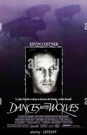 Dances with Wolves (1990) Regie: Kevin Costner mit Kevin Costner, Mary McDonnell und Graham Greene. Leutnant John Dunbar, der einem entlegenen westlichen Bürgerkriegsvorposten zugewiesen wurde, freundet sich mit Wölfen und Indianern an, was ihn zu einer unerträglichen Abweichung im Militär macht. Stockfoto