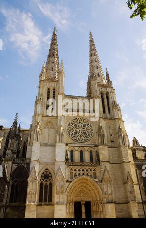 Fassade einer Kirche, Kathedrale St. Andre, Bordeaux, Aquitanien, Frankreich Stockfoto