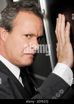 Porträt eines Geschäftsmannes, der wütend aussieht Stockfoto