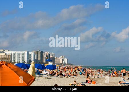 Touristen am Strand, Miami Beach, Florida, USA Stockfoto