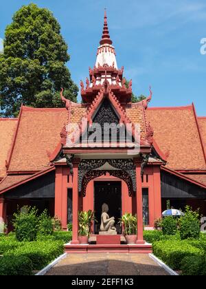 Außenansicht des Nationalmuseums von Kambodscha in Phnom Penh. Stockfoto
