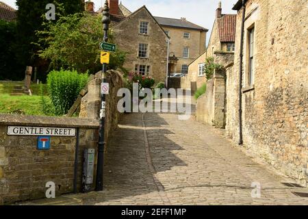 Gentle Street eine steil abfallende gepflasterte Straße, die zum führt Zentrum von Frome.Somerset.England Stockfoto