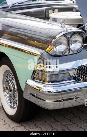 1958 Ford Fairlane auf der Ausstellung 'Cars on Fifth' - Naples, Florida, USA Stockfoto