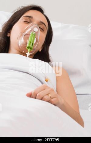 Aus der Sicht einer Patientin, die Sauerstoff trägt Maske Stockfoto