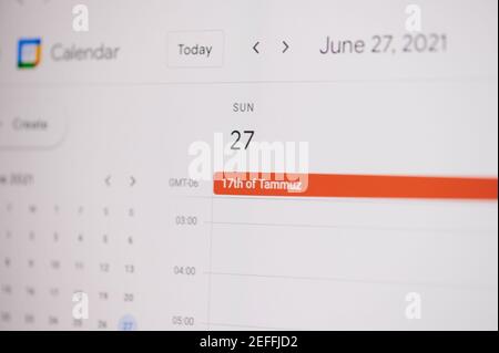 New york, USA - 17. Februar 2021: 17th Tammus 27 juni auf google Kalender auf Laptop-Bildschirm Nahaufnahme. Stockfoto