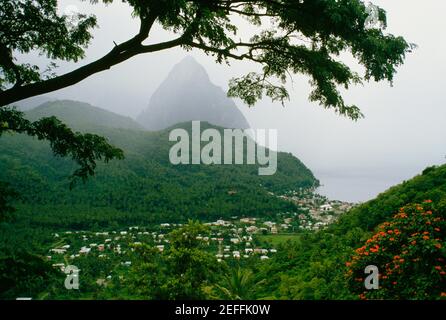 Blick auf einen benebelten Vulkan, St. Lucia Stockfoto