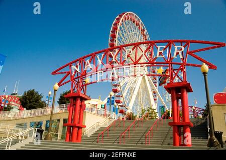 Low-Angle-Ansicht eines Riesenrads in einem Vergnügungspark, Navy Pier Park, Chicago, Illinois, USA Stockfoto