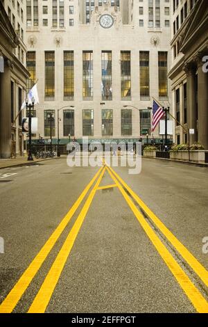 Markierungen auf der Straße vor einem Gebäude, Chicago Board of Trade, Chicago, Illinois, USA Stockfoto