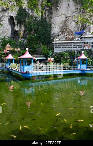 Wassergarten am Hindu-Tempel in den Batu-Höhlen, Kuala Lumpur, Malaysia, Südostasien Stockfoto