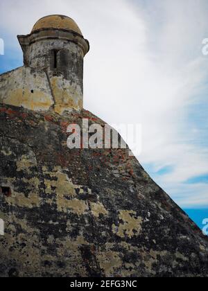 Blick auf einen Turm in einer Burg, Castillo de San Felipe, Cartagena, Kolumbien Stockfoto