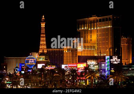 Gebäude beleuchtet in der Nacht, Las Vegas, Nevada, USA Stockfoto