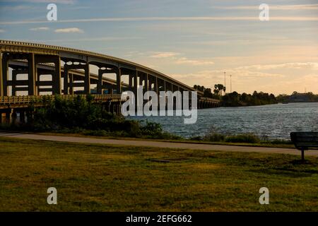 Brücke über einen Fluss, Cocoa Beach, Florida, USA Stockfoto