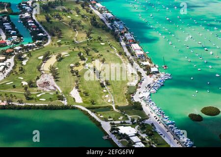 Luftaufnahme der touristischen Resorts entlang des Meeres, Florida Keys, Florida, USA Stockfoto