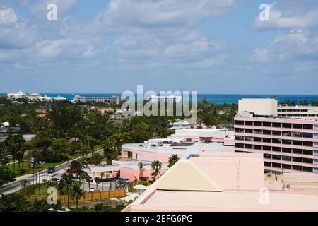 Blick auf die Gebäude, Cable Beach, Nassau, Bahamas Stockfoto