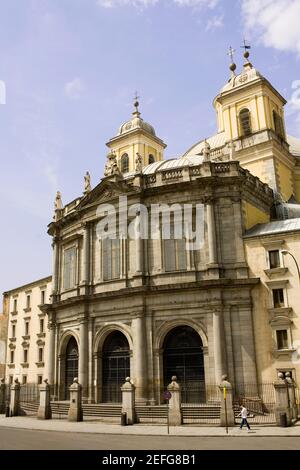 Niedriger Winkel Ansicht einer Kirche, Madrid, Spanien Stockfoto