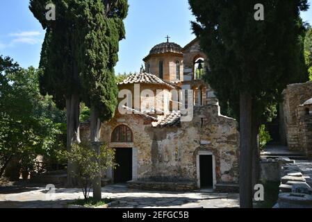 Außenansicht der historischen Ostorthodoxen Basilika des Kaisariani-Klosters in Athen, Griechenland. Stockfoto