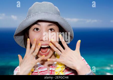 Porträt einer jungen Frau schreien Stockfoto