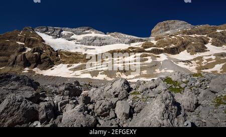 Balcón de Pineta im Hintergrund der Gipfel des Monte Perdido (Nationalpark Ordesa und Monte Perdido, Pyrenäen, Spanien) Stockfoto