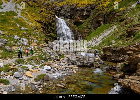 Cola de Caballo Wasserfall im Ordesa Canyon (Nationalpark Ordesa und Monte Perdido, Pyrenäen, Spanien) ESP: Cascada de la Cola de Caballo el valle de Ordesa Stockfoto